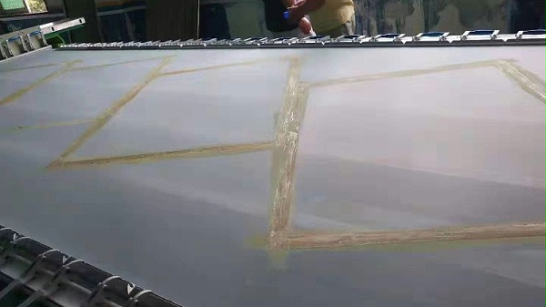 玻璃印刷中丝网印刷和UV印刷工艺特点有什么不同？