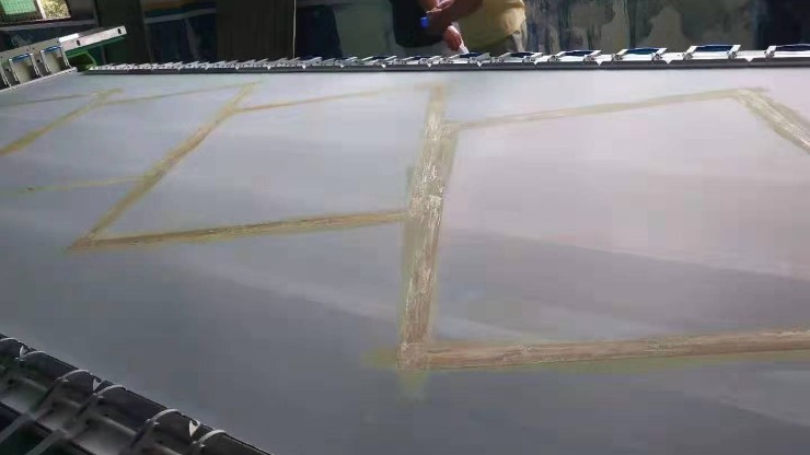 玻璃印刷中丝网印刷和UV印刷工艺特点有什么不同？